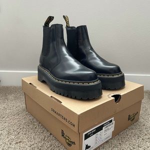 Dr Martens 2976 Quad Chelsea Platform Boots